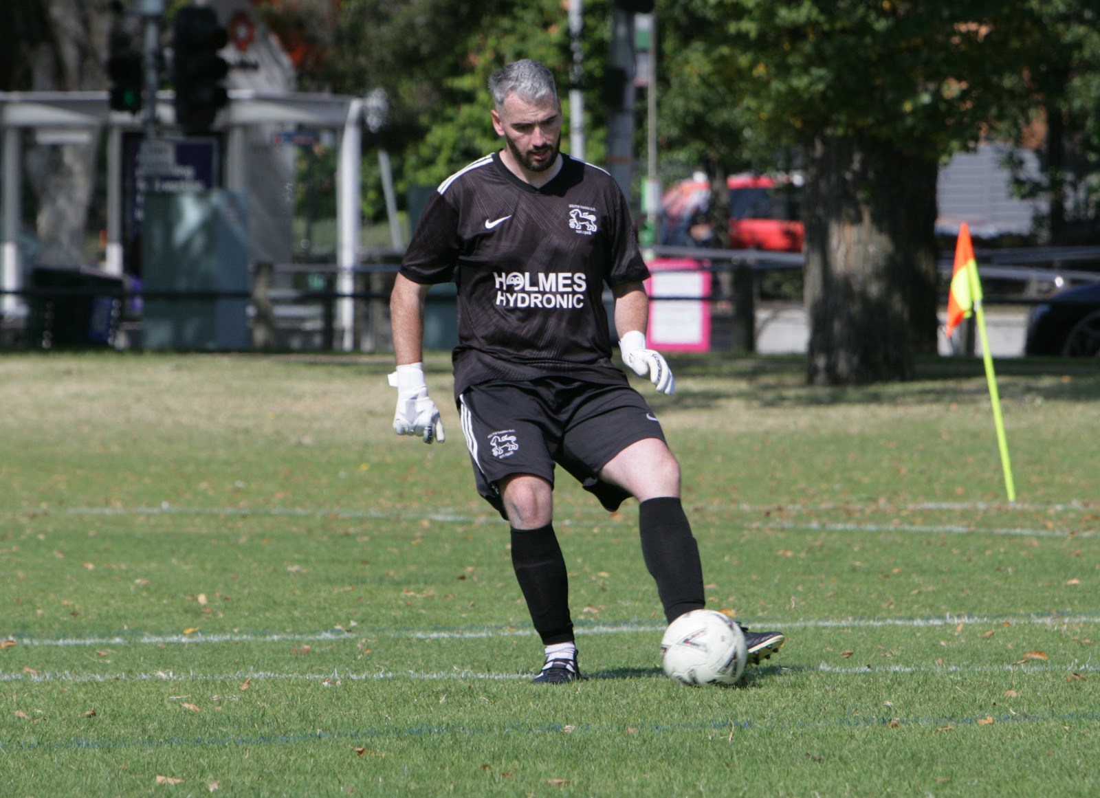 South Yarra goalkeeper plays out from the back